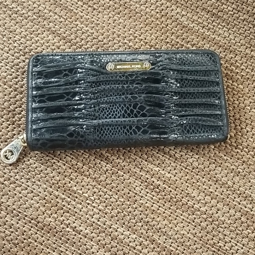 MICHAEL kors black leather snakeskin zip around wa